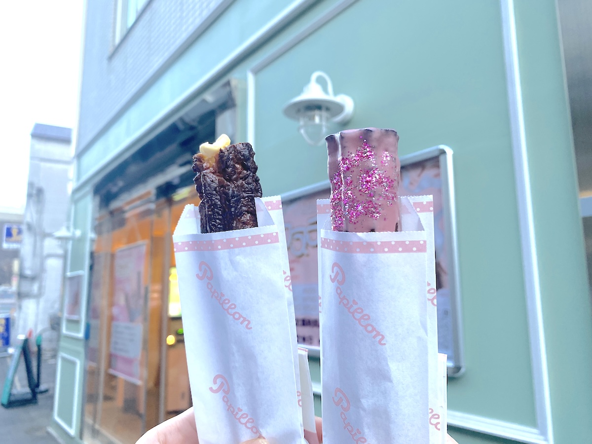 左から「カスタード」700円、「ルビーチョコ」700円