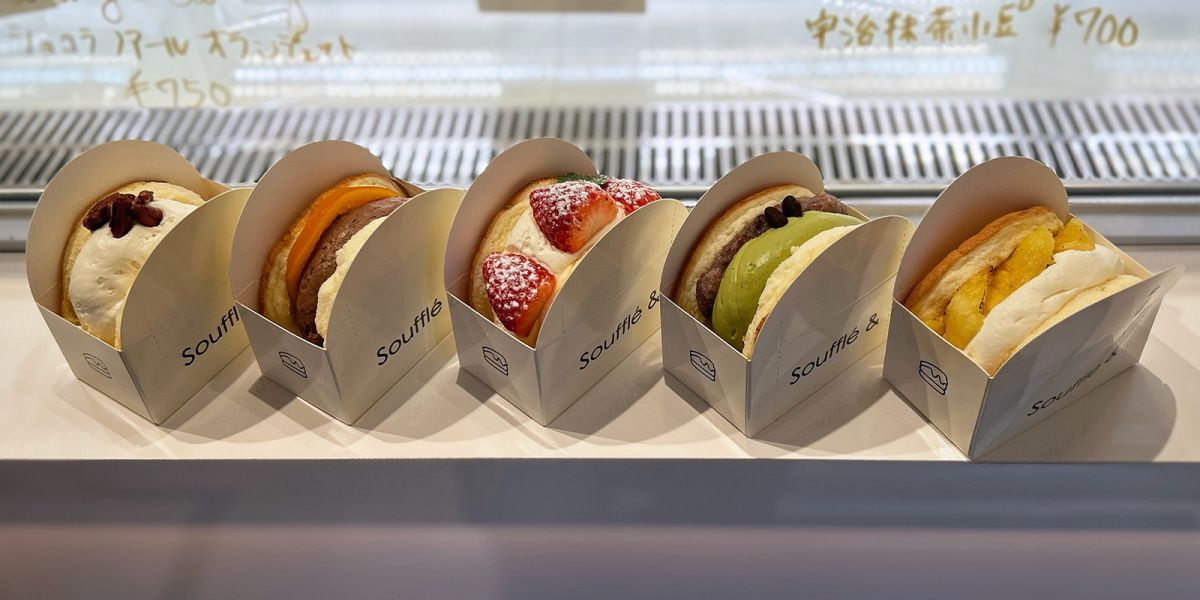 左から「ショートケーキ」800円 ※春頃までの販売予定、「焼パイナップルマスカルポーネ」750円、「宇治抹茶小豆」700円、「ショコラノアールオランジェット」750円、「北海道生クリーム」600円