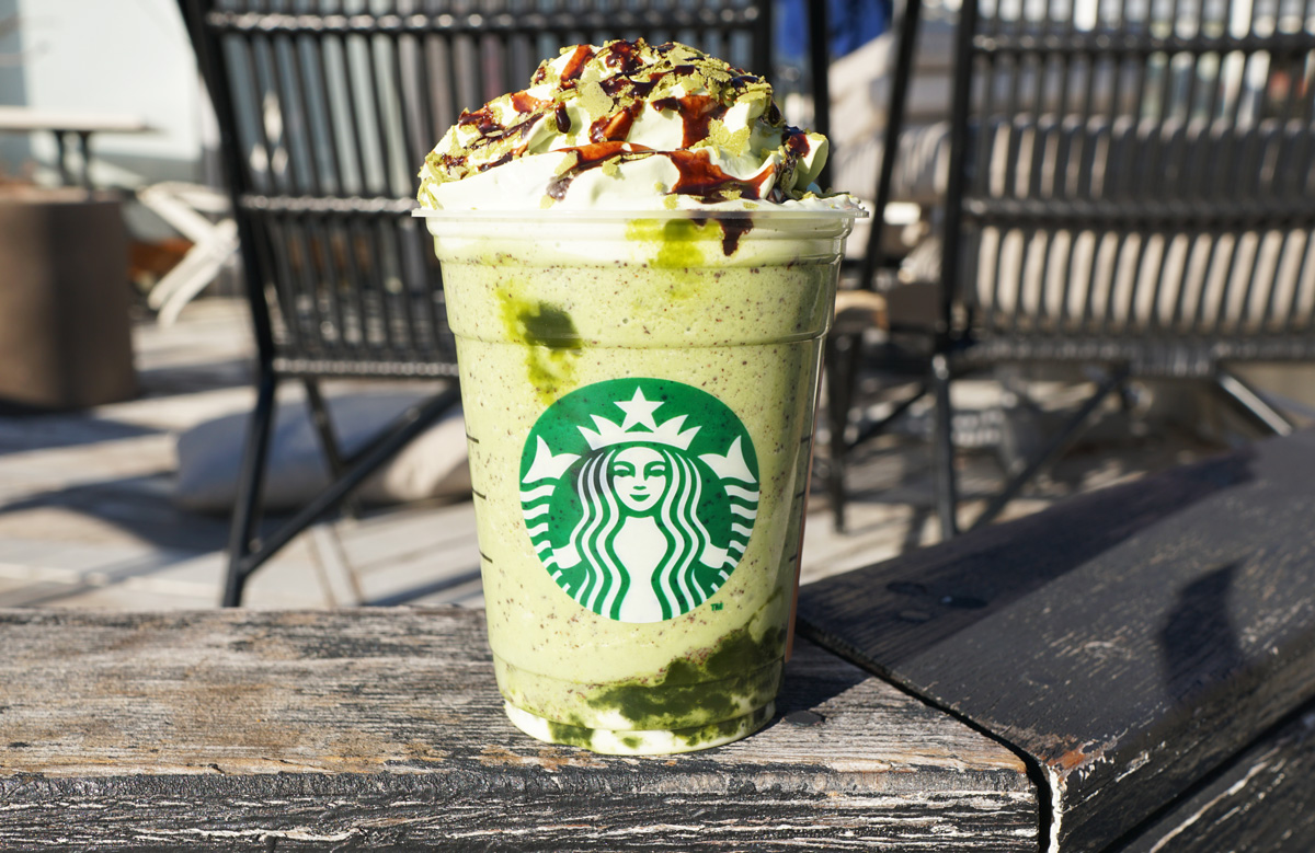 「玉露抹茶 フラペチーノ&reg;」カスタマイズ：チョコレートソース追加（無料）＋チョコレートチップ追加（＋55円）＋ブレべ変更（＋55円）＋ホワイトモカシロップ追加（＋55円）