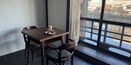 【大阪】浅煎りコーヒーに特化！「EMBANKMENT Coffee」で川を眺めながらまったりカフェタイムを過ごす
