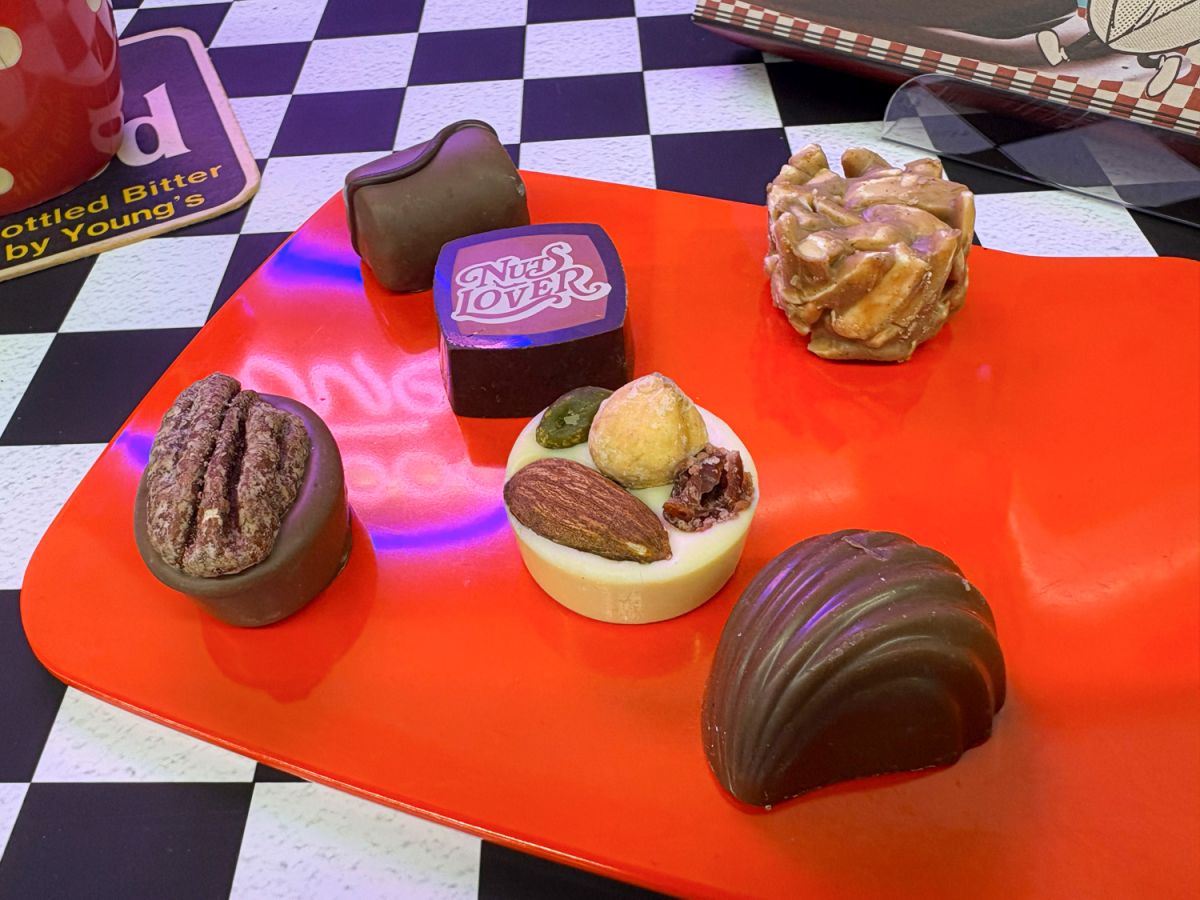 それぞれのナッツと相性の良いチョコレートを組み合わせ