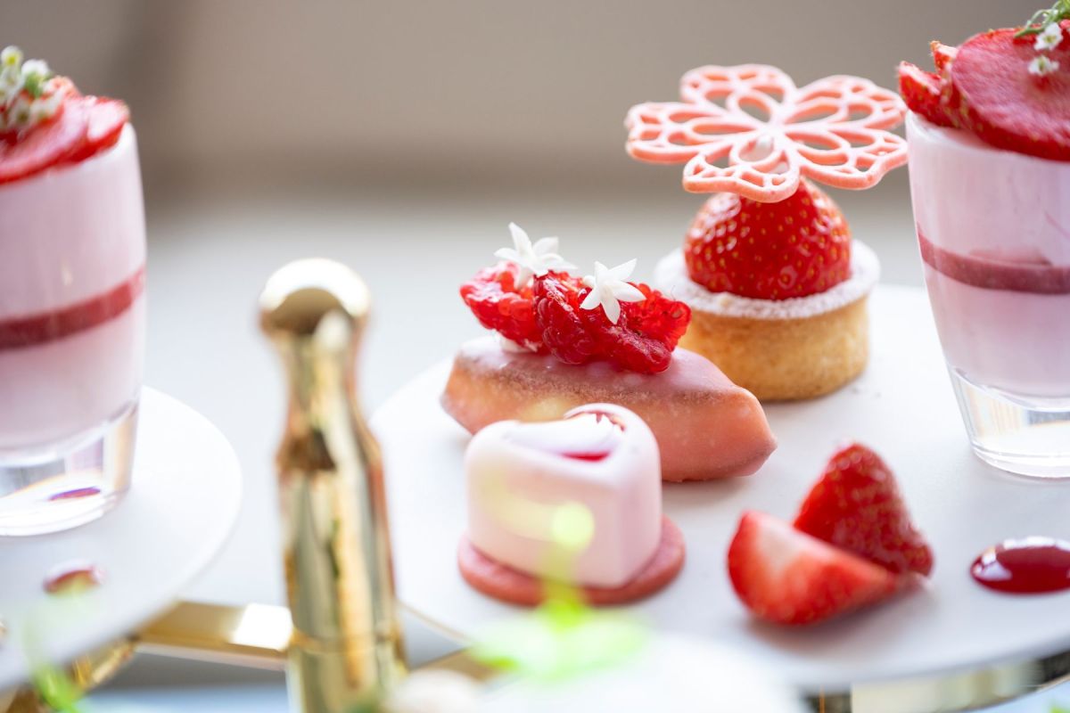 艶めく真っ赤なあまおうが主役の「あまおうタルト」ほか