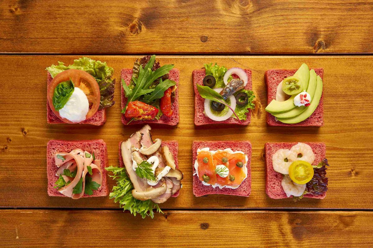 「桜色のオープンサンドイッチ」660円