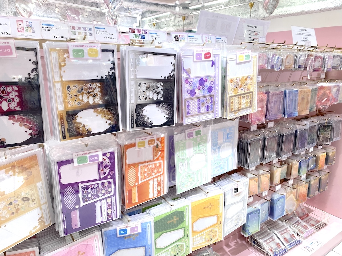 「fanfancy+ with GiGO 池袋3号館」グッズ棚2