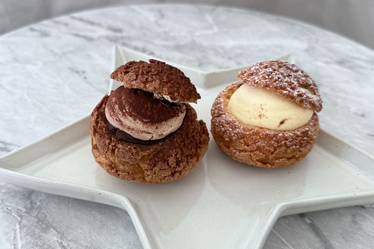 「生シュークリーム」各種691円。左から、生チョコカスタード、バニラカスタード