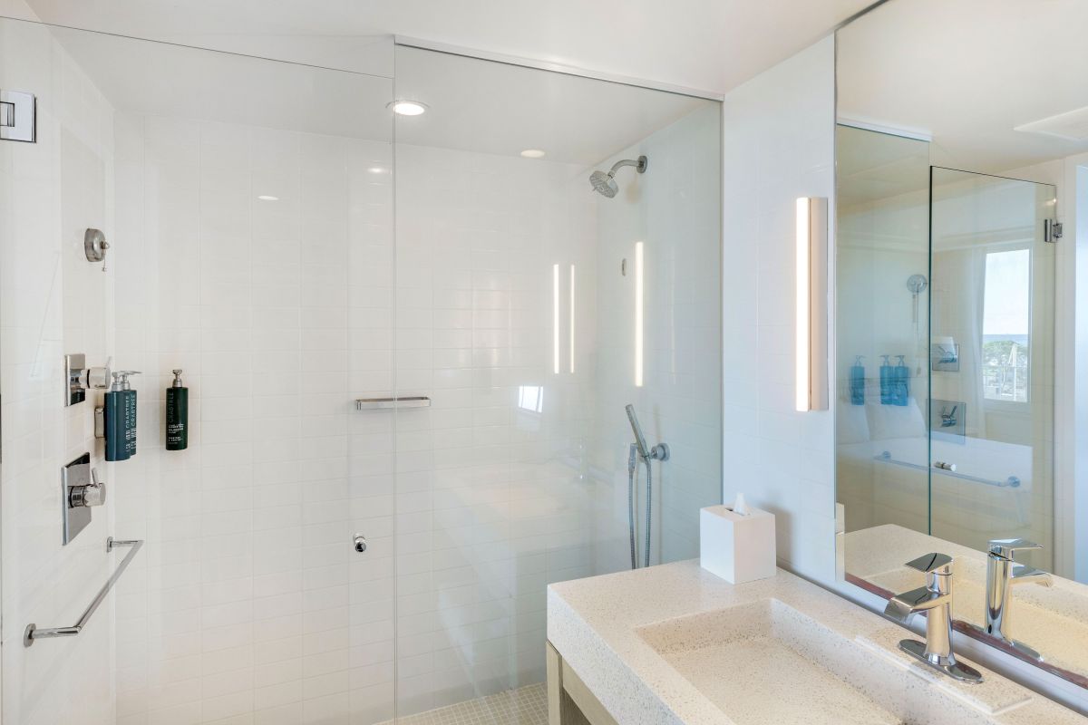 シャワーブースのみのバスルーム／ザ・モダン・ヒルトン・バケーションクラブ　