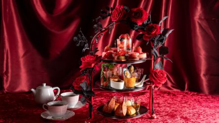 【リーガロイヤルホテル東京】赤いバラと黒いとげに彩られたイチゴのアフタヌーンティー「Fraise et rose rouge」