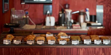 素材にこだわる手作りもちもちベーグルが15種以上！ 蔵前「Le bage」で心地よいカフェ時間