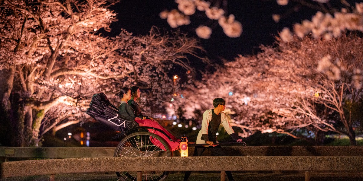1日2組限定！「界 玉造」専用人力車で夜桜を巡る「桜舞うたまゆら滞在」