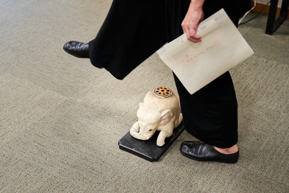 「香象」をまたぐことでお香の煙を体にまとい身を清められる