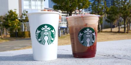 【スタバ新作・バレンタイン2026】大人なカカオ×甘酸っぱいいちご果肉「カカオ & ストロベリー ムース フラペチーノ®」を実食レポート！ おすすめカスタムを徹底紹介