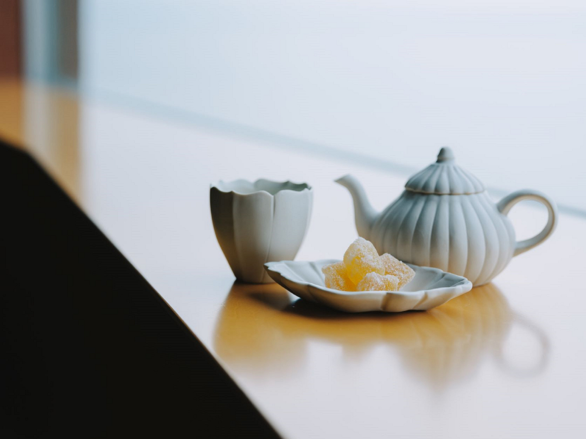 客室の茶器も臼杵焼