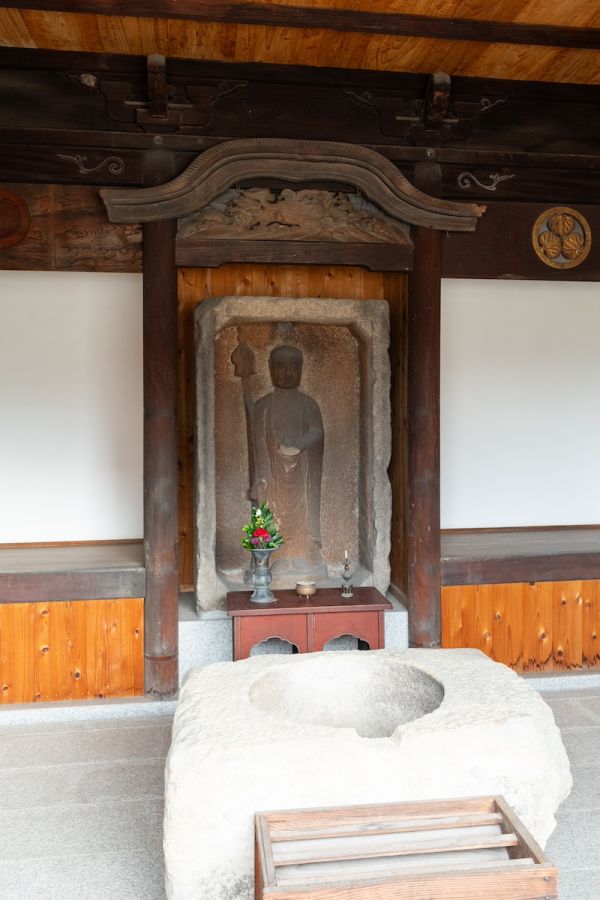 光明皇后ゆかりとも伝わる「垢かき地蔵」