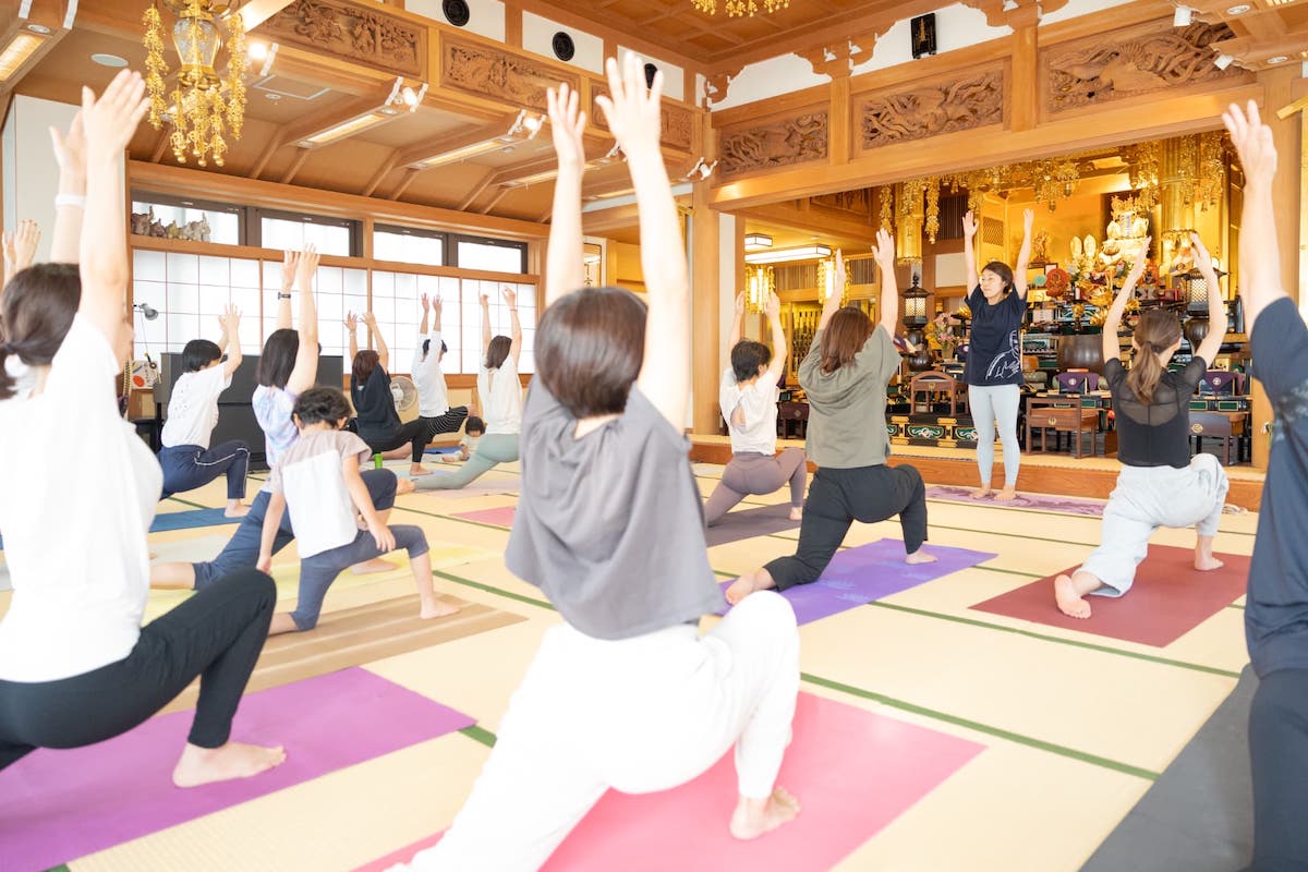 テラヨガ立正寺の本堂