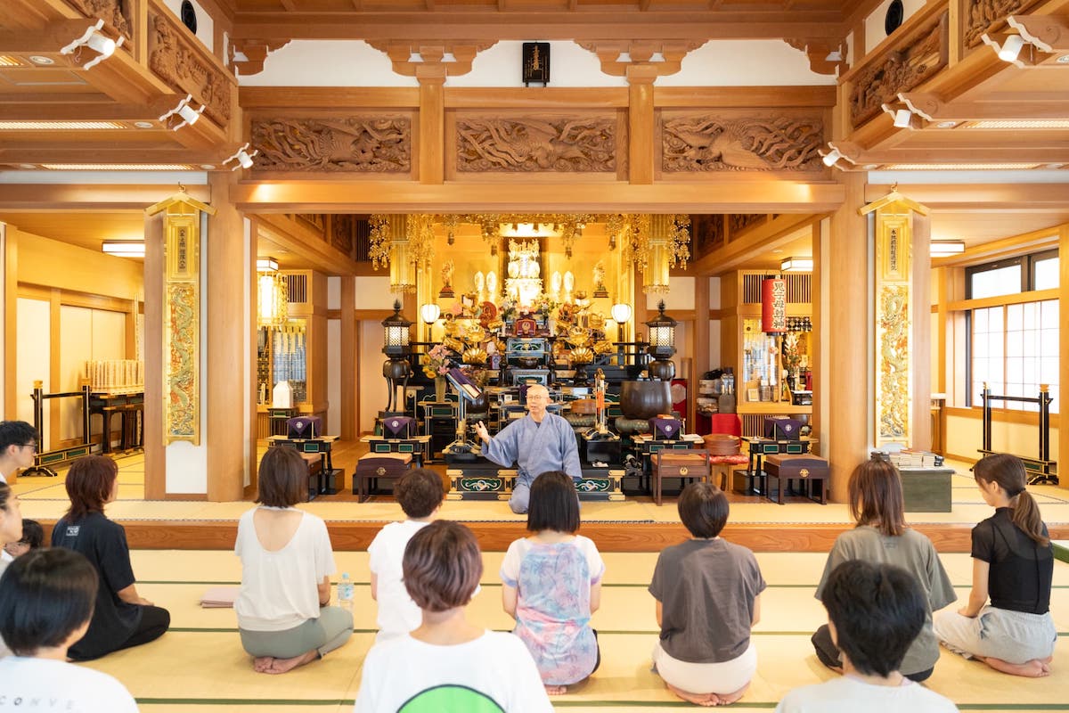 テラヨガ立正寺の本堂