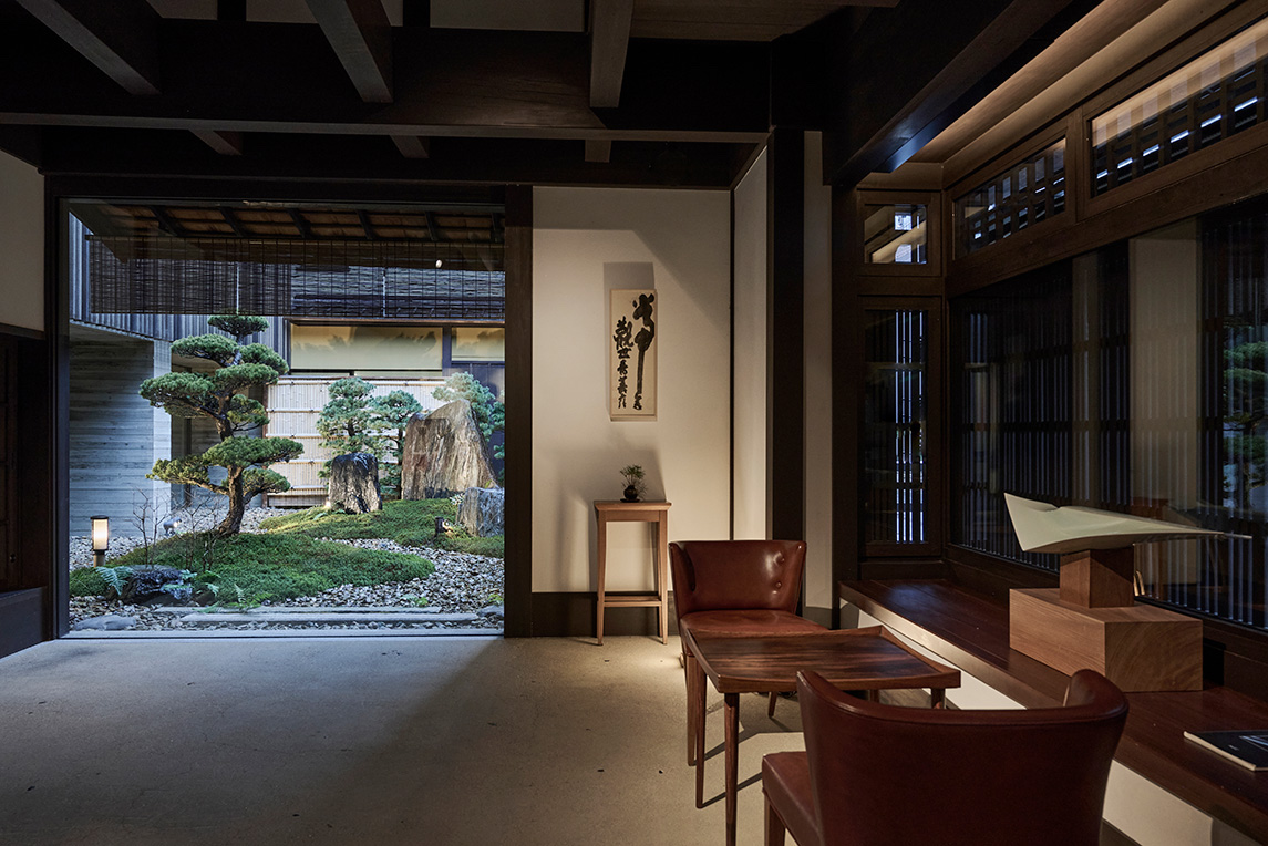 エントランスを入ると京都らしい庭園がお出迎え／写真提供：THE HIRAMATSU 京都