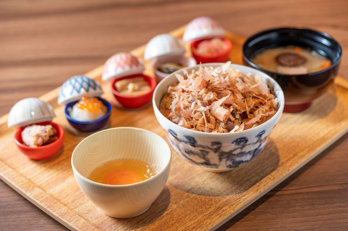 選べるメイン料理1　ゲートホテル札幌限定「おぼろ昆布と鮭節のおかかご飯」