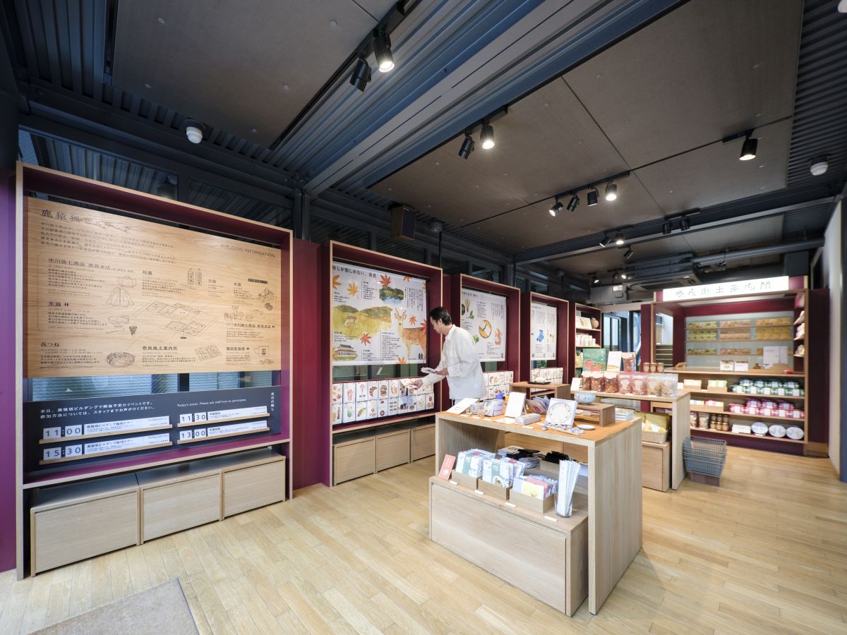 厳選されたお土産物も豊富に揃います