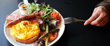 【大阪・北堀江】朝8時オープン！ まるで海外にいるようなボリューミーなモーニングが味わえる♪「MAZE CAFE」のブランチプレートが話題！