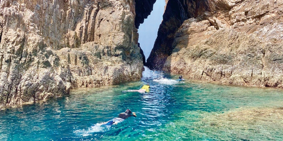 【奄美大島】南部・加計呂麻島で楽しむアクティビティ。おしゃれなゲストハウスや希少ワインもチェック！