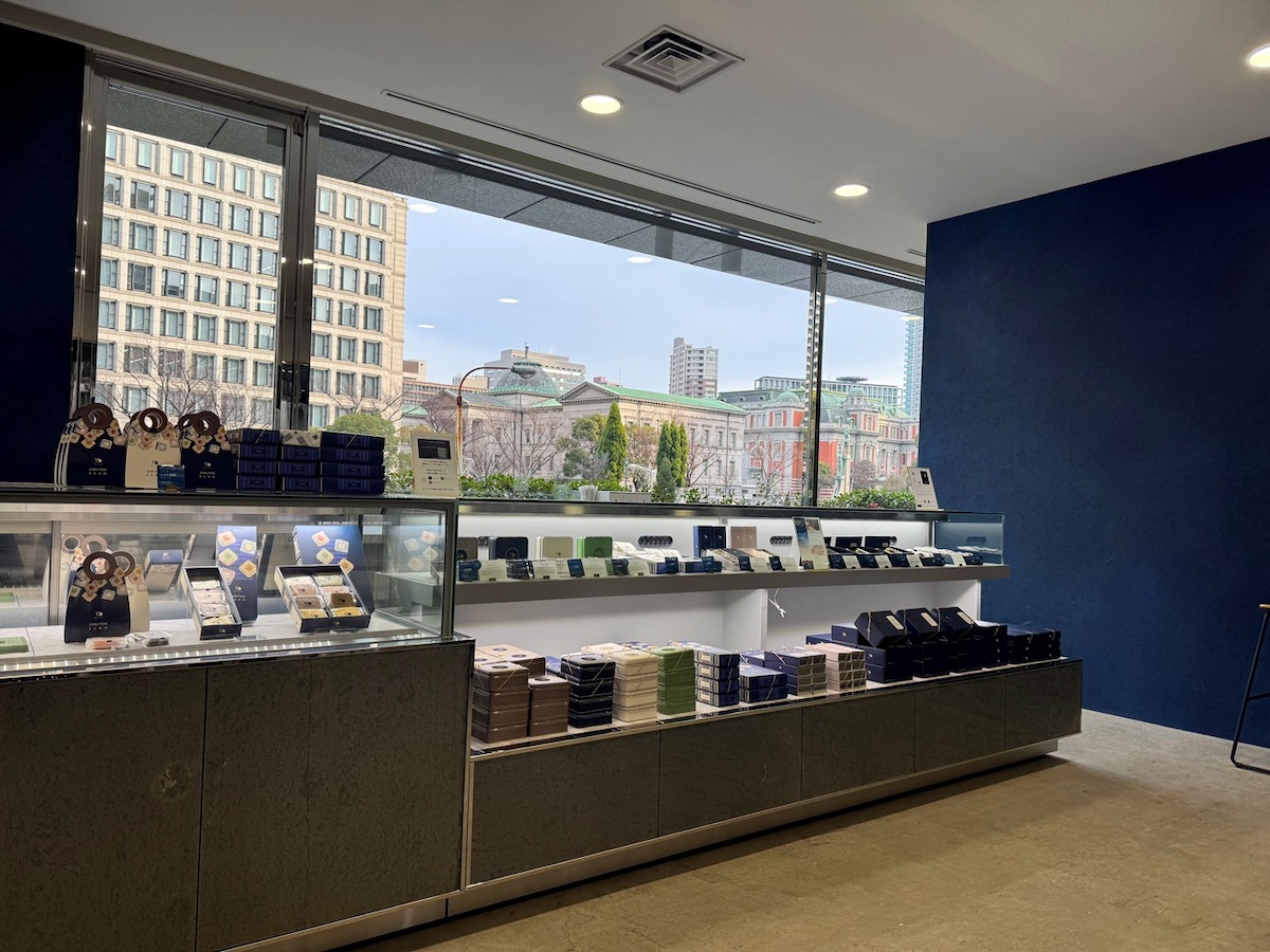 店内からは「国指定重要文化財大阪市中央公会堂」が見える