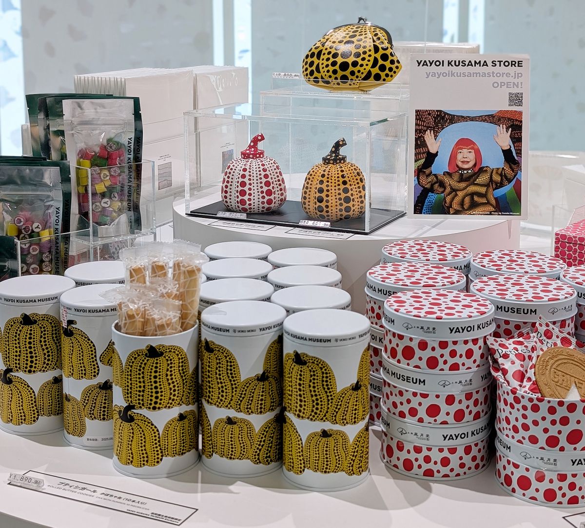 草間彌生美術館ミュージアムショップ店内1