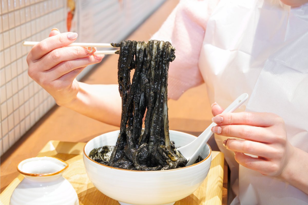 ブラックカレーうどん2