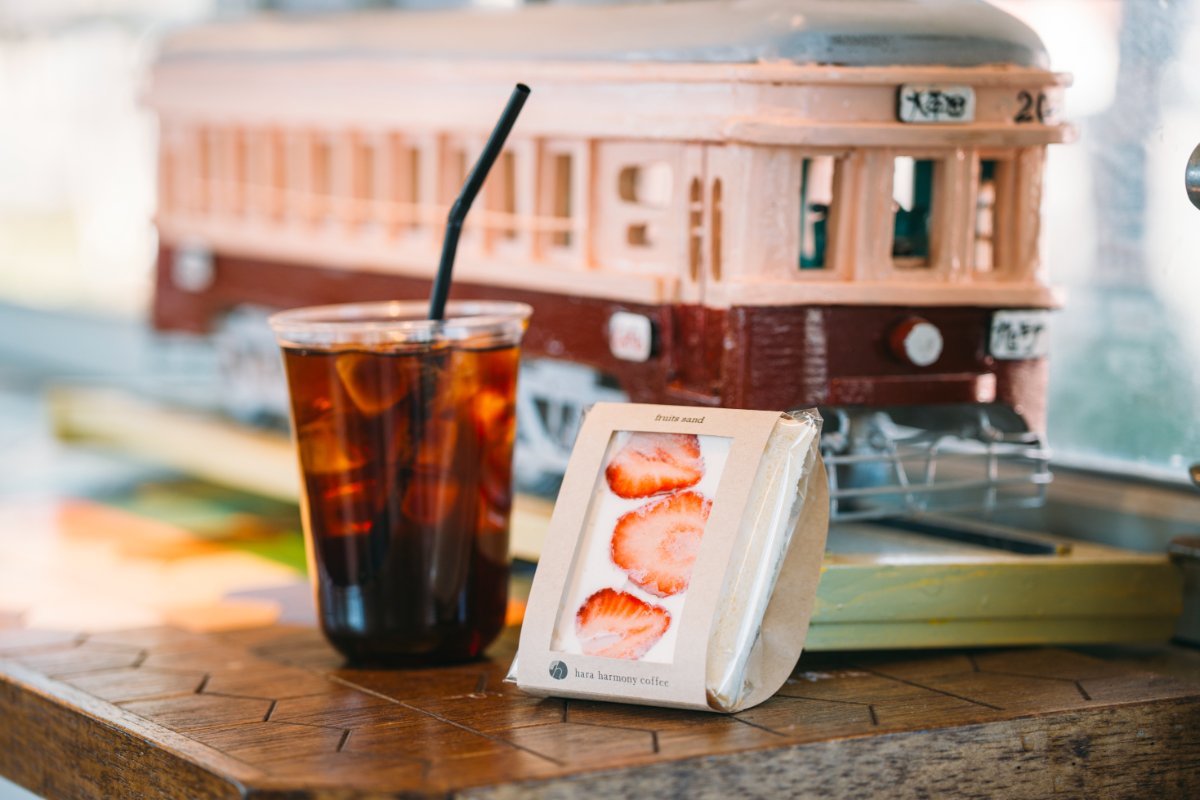 「アイスコーヒー ストロングブレンド」450円、「フルーツサンド いちご」600円