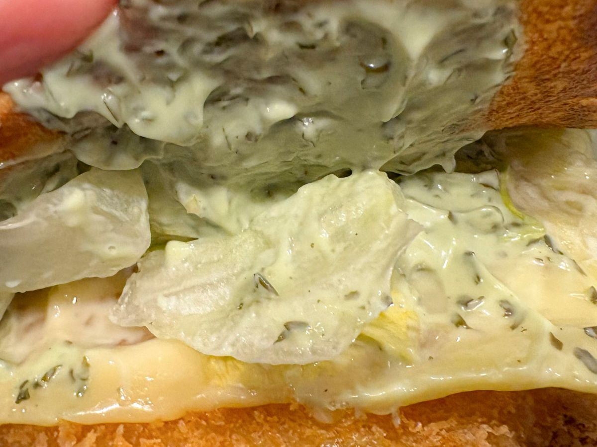 ガーリック＆バジルのタルタルソースがえびカツのおいしさをググッと引き立てます！