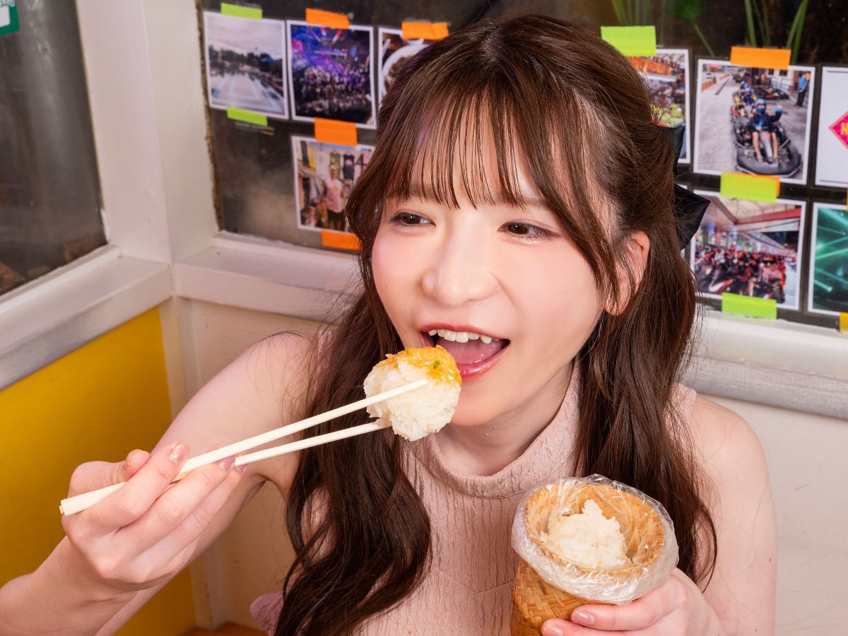 カオニャオを食べる様子