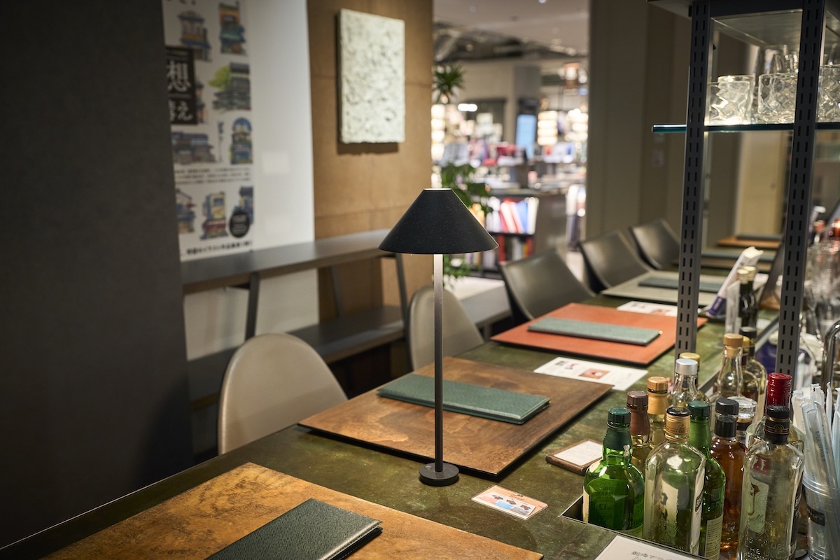 インテリアに使用される和紙も京都ゆかりの作家さんが漉いたもの