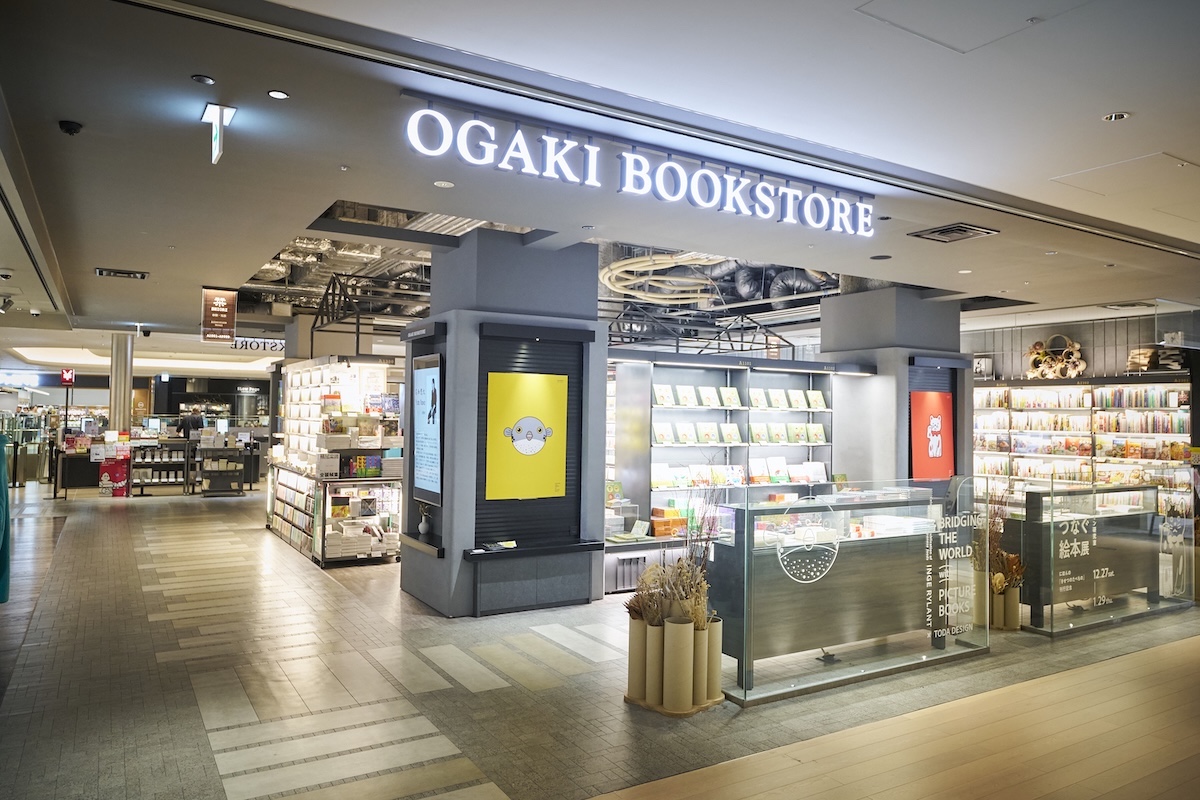 大垣書店の入り口