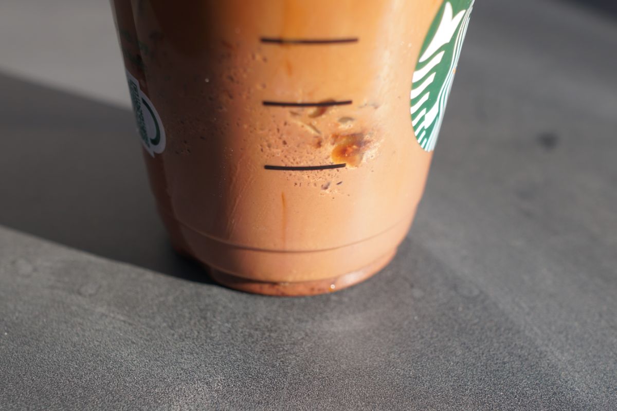 「カカオ エスプレッソ アフォガート フラペチーノ&reg;」カスタマイズ：チョコレートチップ追加（+55円）＋エスプレッソ1ショット追加（+55円）