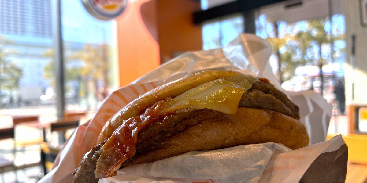 【バーガーキング®】人気シリーズ“ビッグマウス”から「ホワイトチーズソース」が新発売！「ダブルビーフ」「チキン＆ビーフ」実食レポ