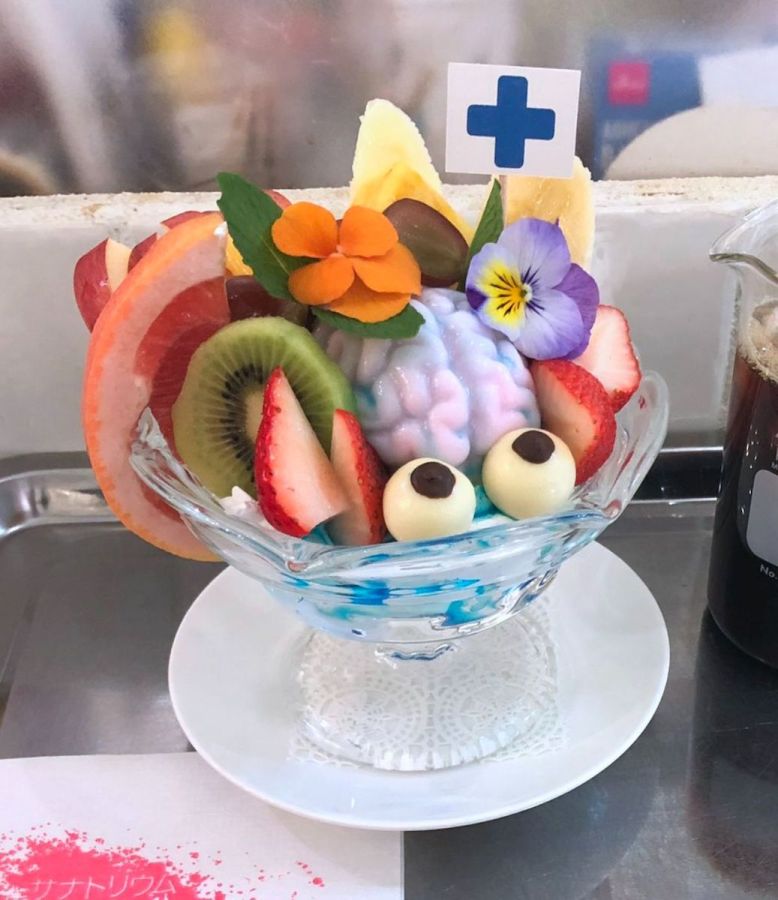 日替わりおやつのひとつ「脳みそパフェ」ドリンク付きセット 1500円
