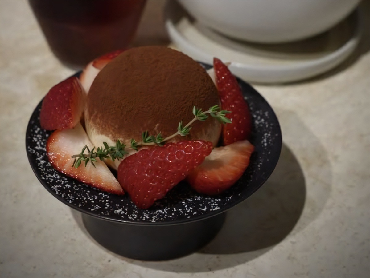 「いちごティラミス」1200円／&copy;PERCHE COFFEE ROASTERS