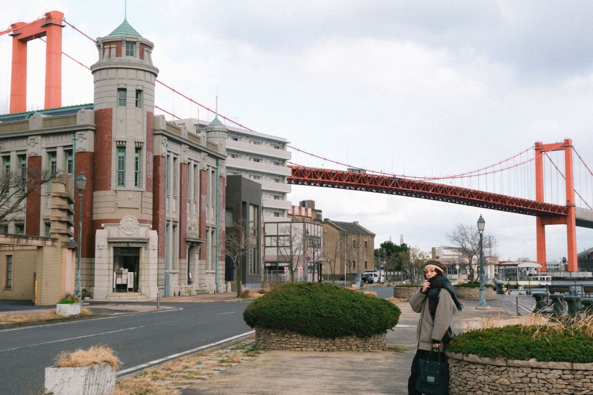 若松港南海岸通り