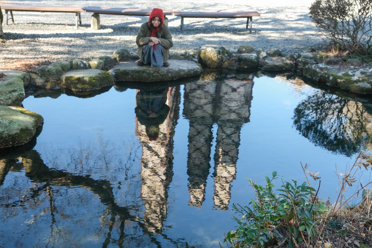 反射炉の脇にある湧水の池