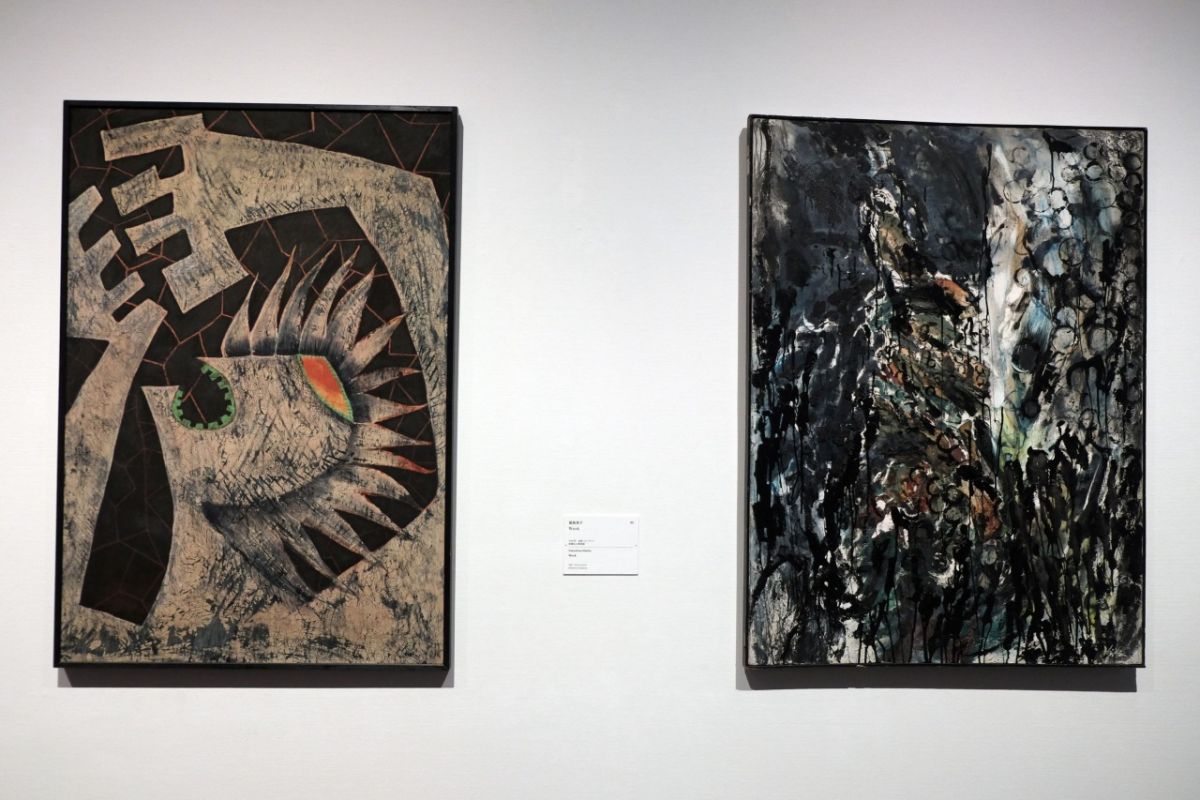 左 芥川（間所）紗織《女》1954年 板橋区立美術館蔵　右 福島秀子《Work》1960年 板橋区立美術館蔵）