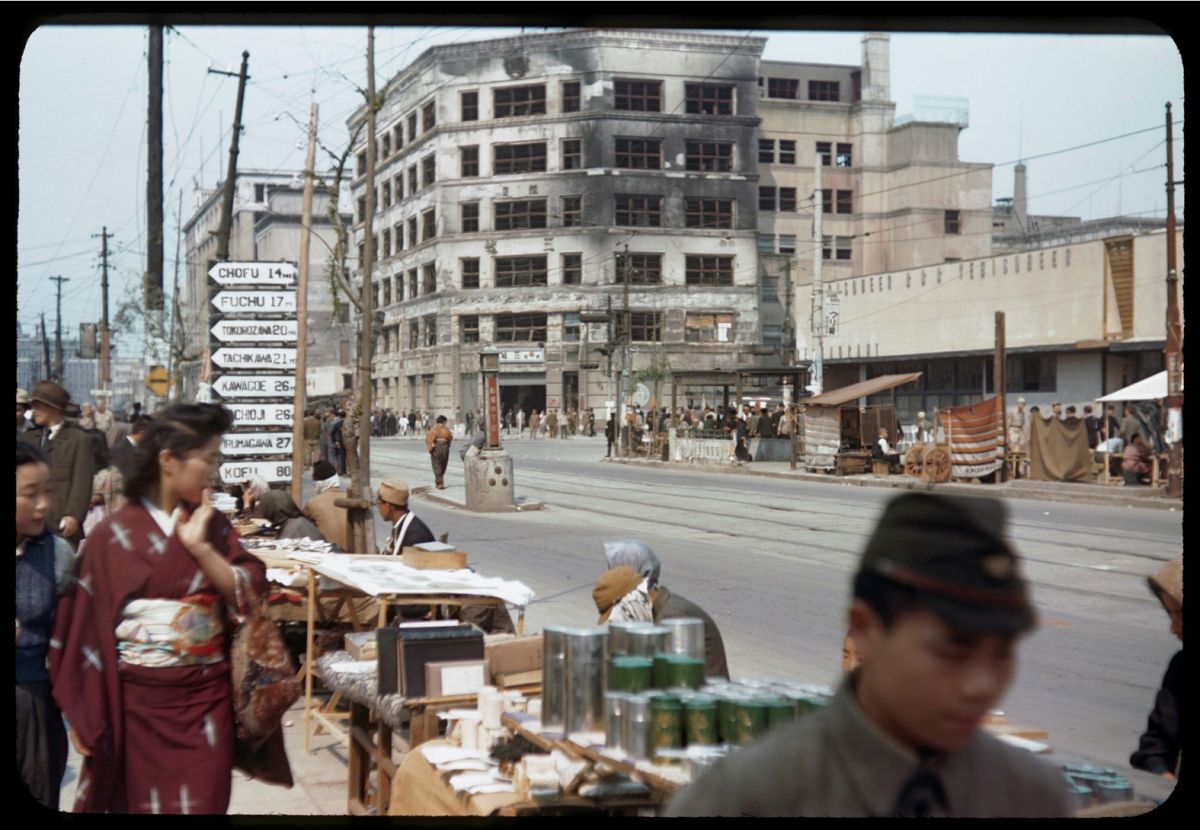 銀座４丁目付近の露店 1940年代後半 衣川太一コレクション