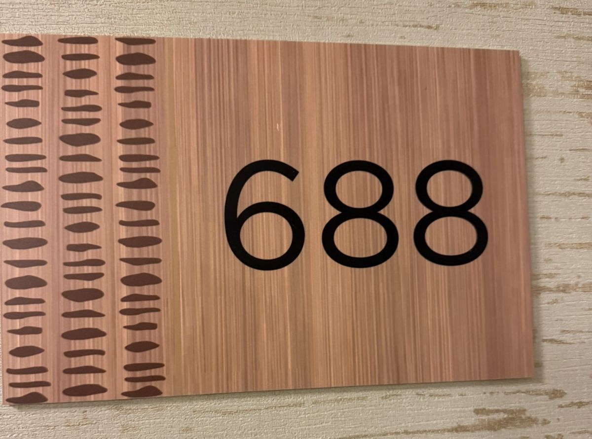 客室のルームナンバーも、ハワイの伝統的なタパ柄を採用