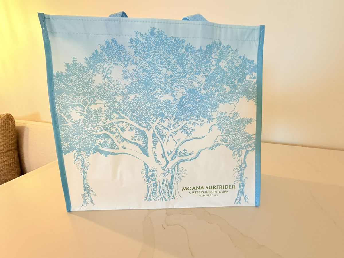 1室につき１つ付いている「モアナサーフライダー特製ショッピングバッグ」