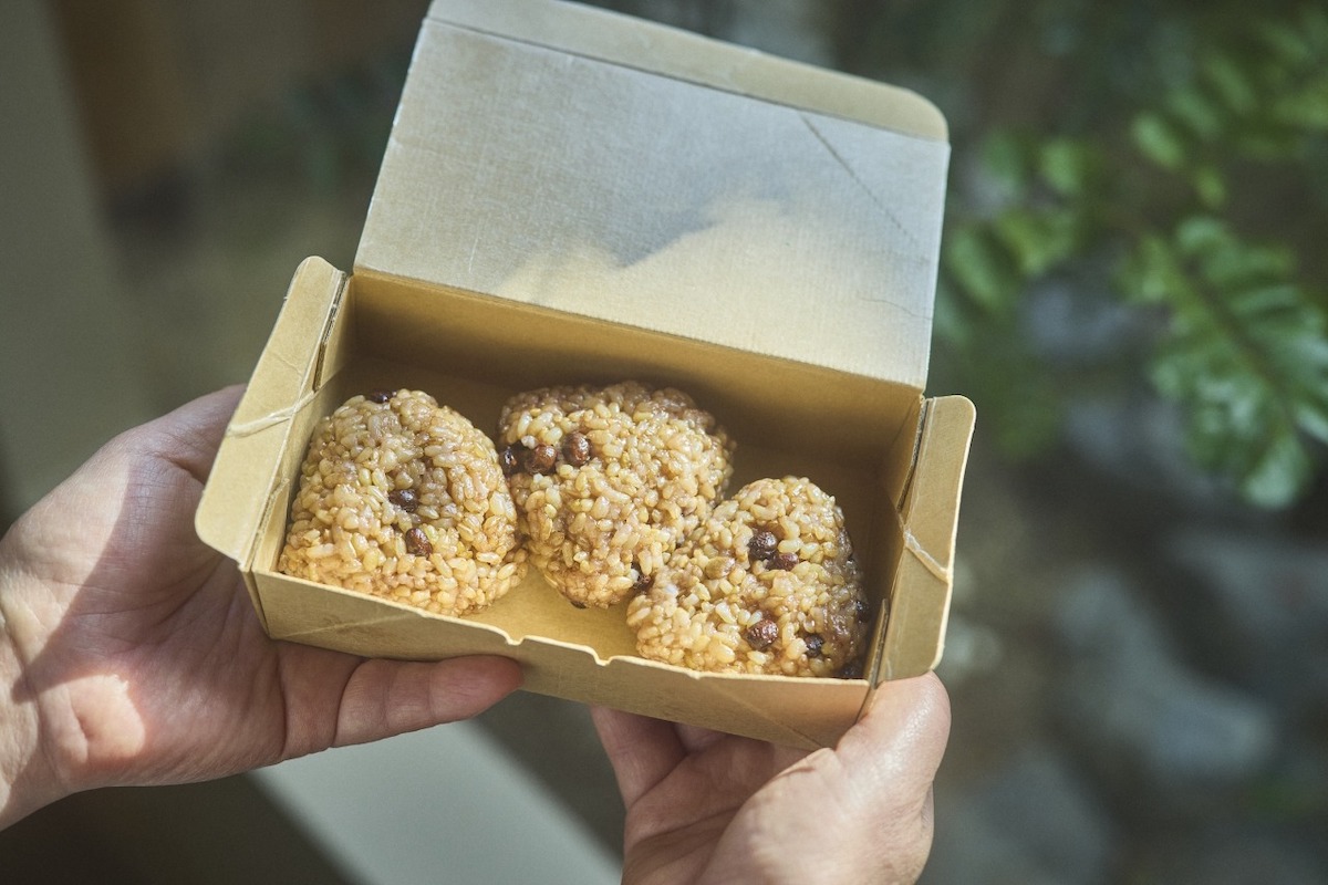 「酵素玄米のおむすび」1個350円、3個セット900円