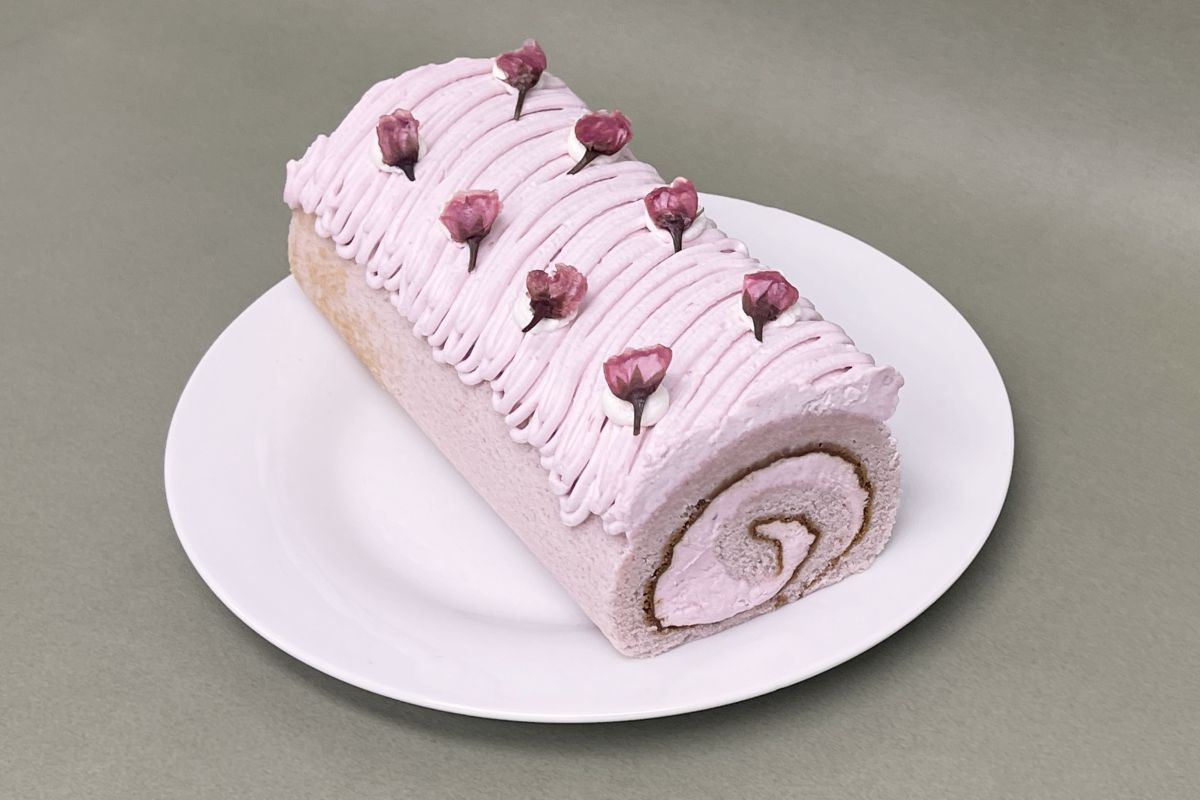 「さくら満開モンブランロール」3480円※5月頃までの販売