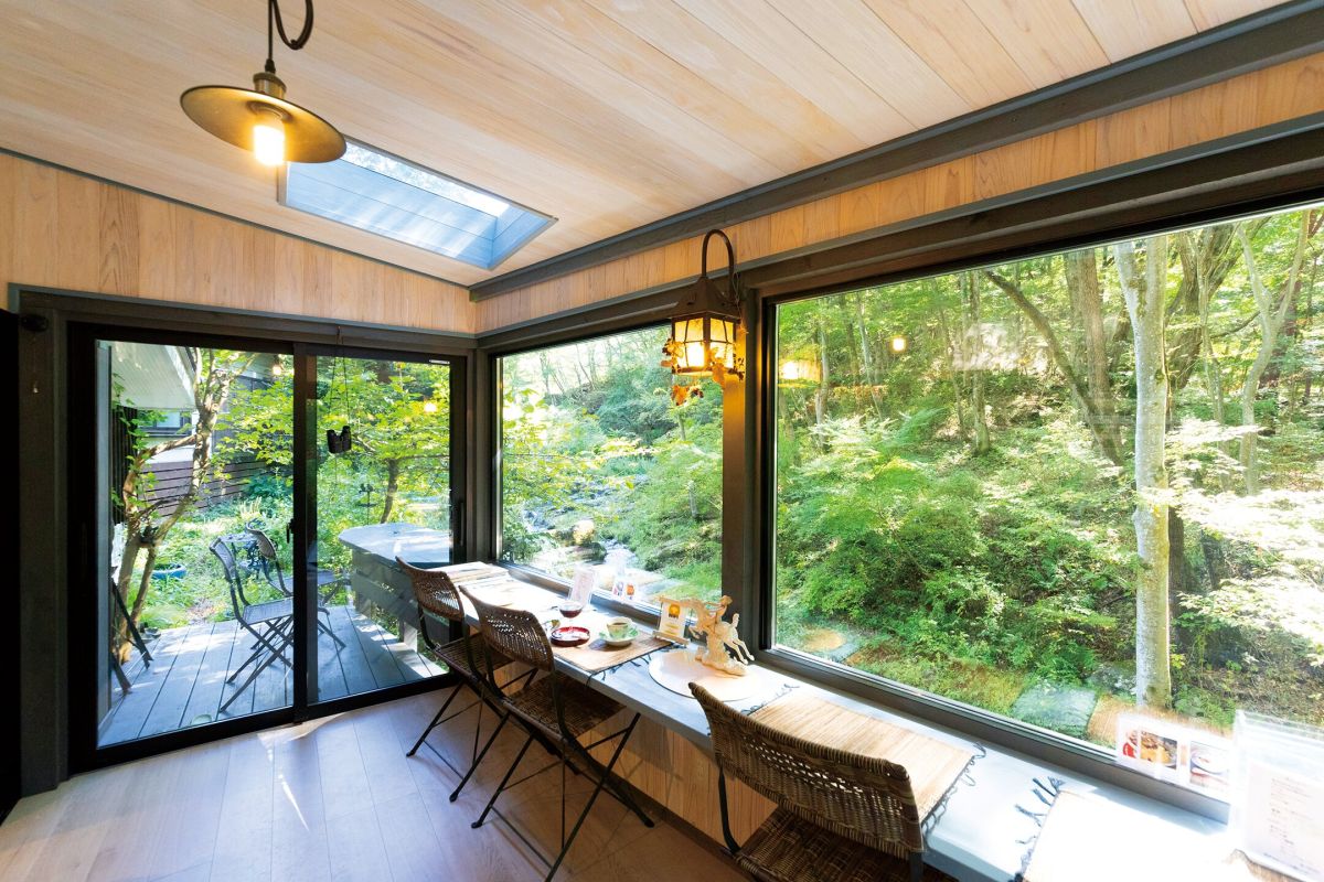 Caf&eacute; 水のほとり