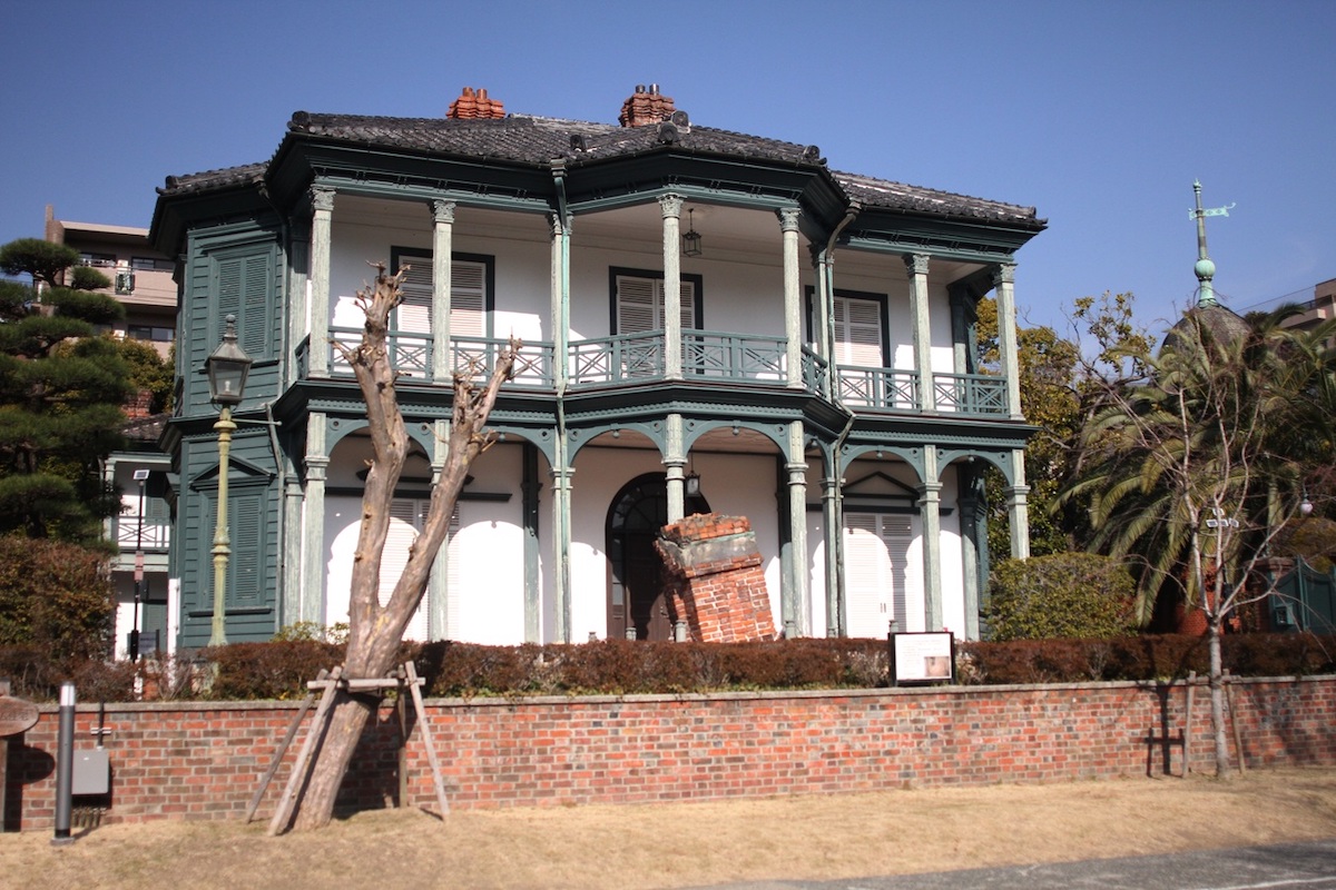 明治35年（1902）に建てられたイギリス人貿易商の私邸「旧ハッサム邸」（国指定重要文化財）も
