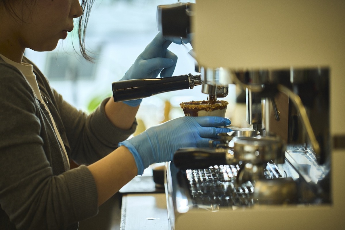 ドリンクをいれる様子