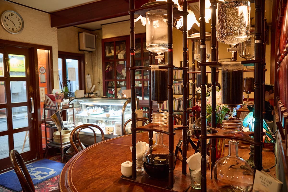 「それいゆ」内観のカウンターに置かれたサイフォン