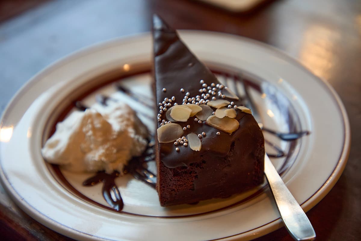 「それいゆ」で人気のケーキ「ザッハトルテ」