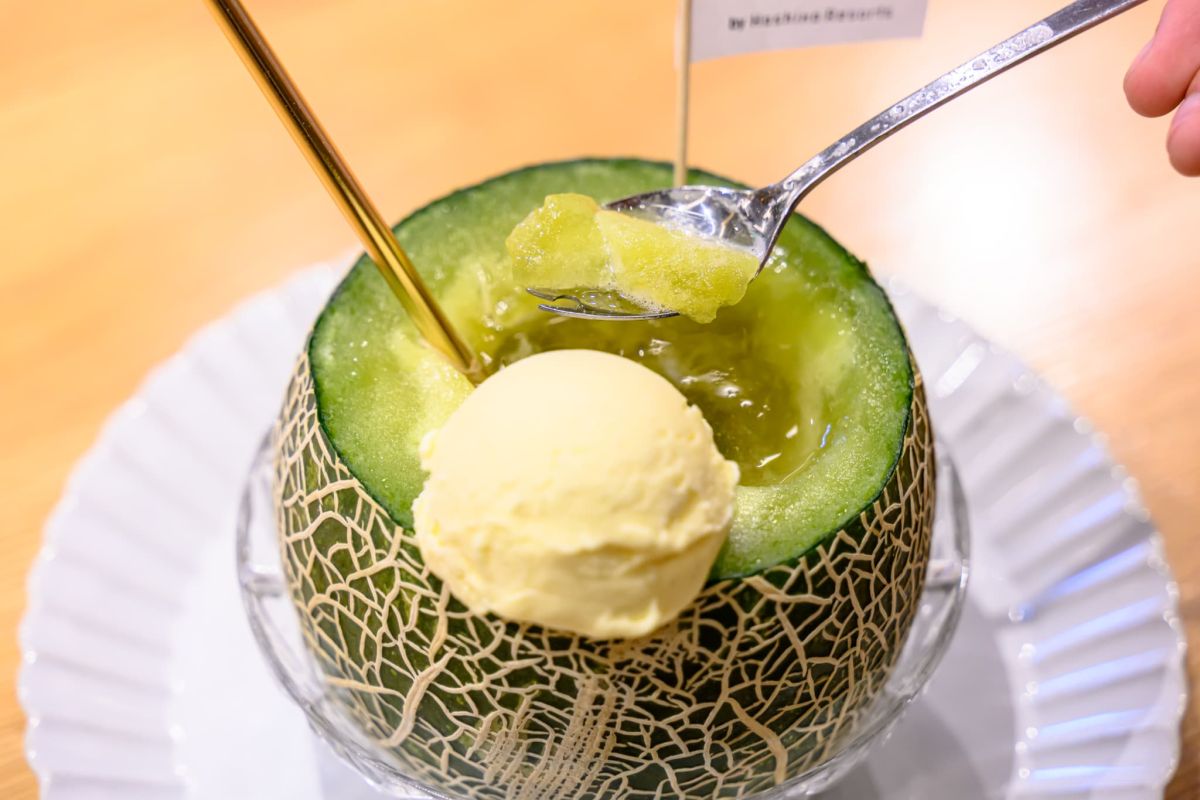 メロンまるごとクリームソーダ